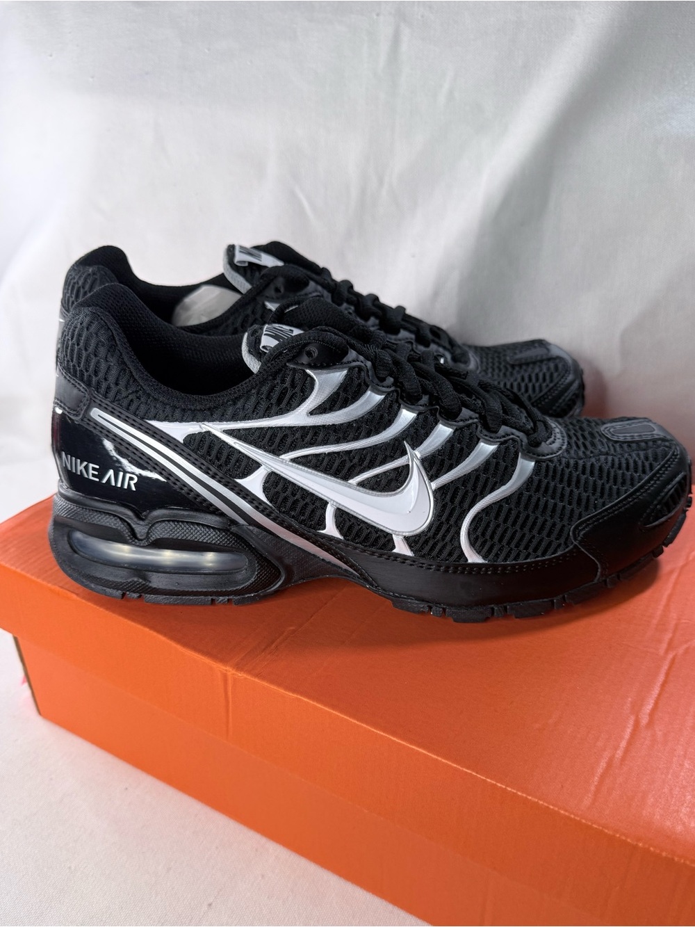 Nike Women’s Air Max Torch 4 Black and White Athletic Running Sneakers NEW